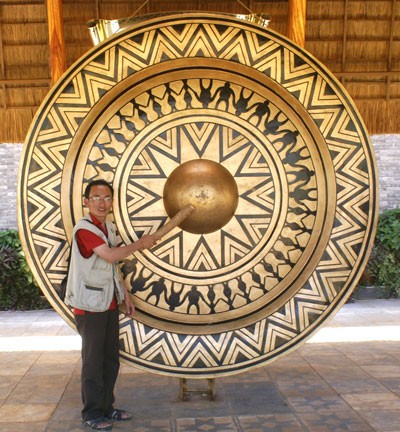The biggest gong in Vietnam is displayed in Pleiku, Gia Lai Province. (Photo: SGGP) The biggest gong in Vietnam is displayed in Pleiku, Gia Lai Province. (Photo: SGGP)